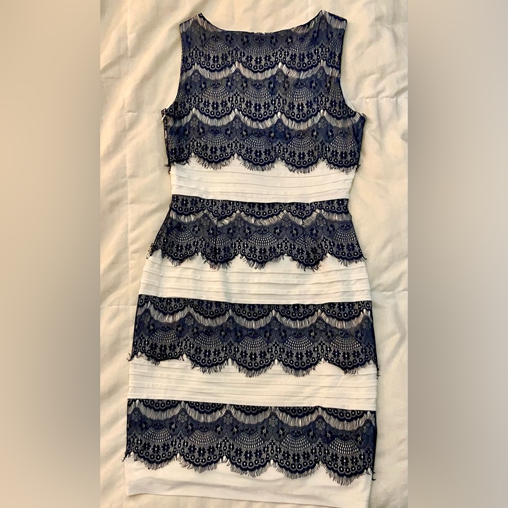 Dress Barn Blue and White Sheath Mini Dress Sleeveless Crew Neck
